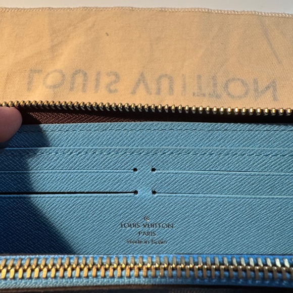 (Limited Edition) Louis Vuitton 2017 Christmas Animation Penguin Clemence Wallet - Picture 9 of 9